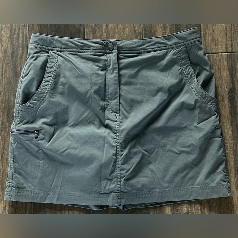 L.L. Bean Adjustable Waist Cargo Skort Sz 12